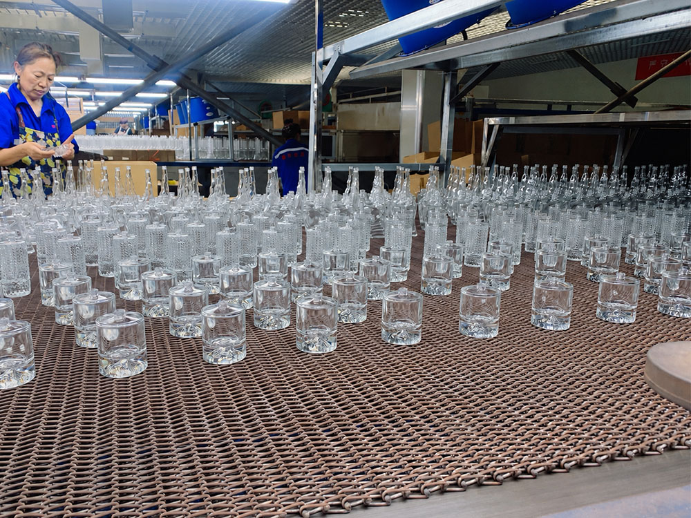 Glass Liquor Bottle Materials from a Sustainable Manufacturer