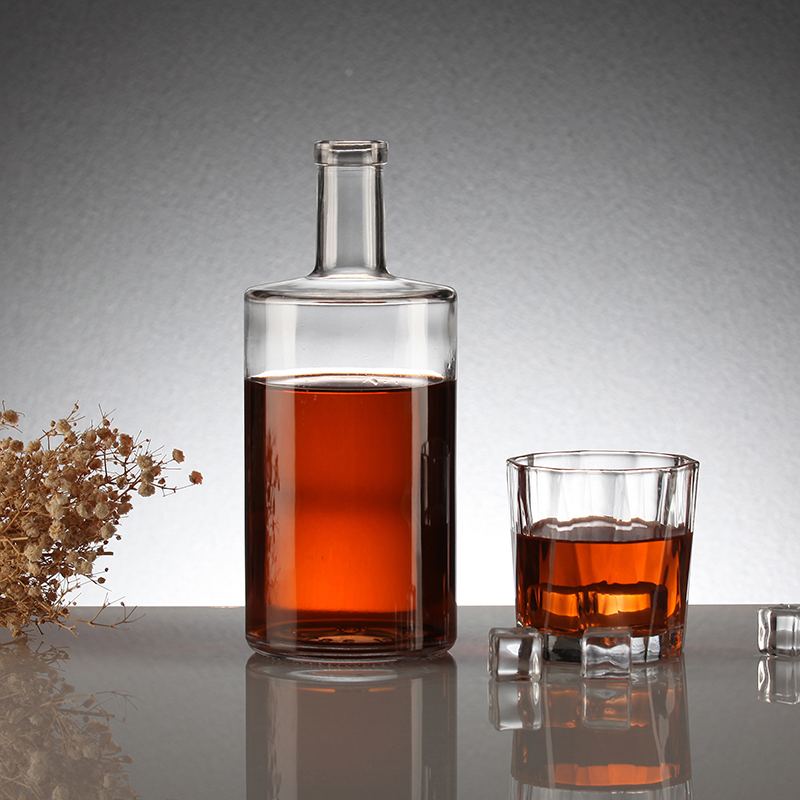 China Custom Made Whiskey Bottle Supplier
